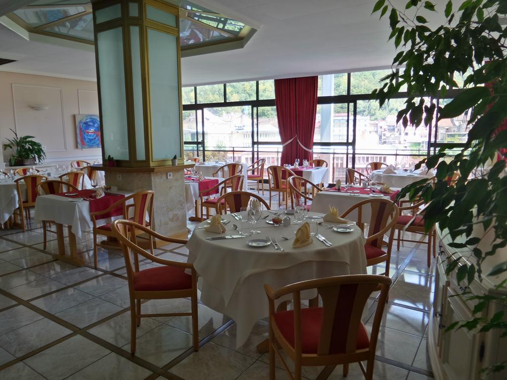 Jura Hotel Restaurant Le Panoramic 생클로드 외부 사진