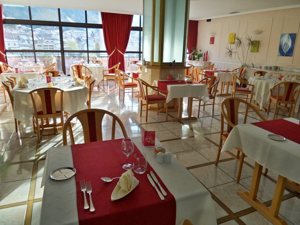 Jura Hotel Restaurant Le Panoramic 생클로드 외부 사진